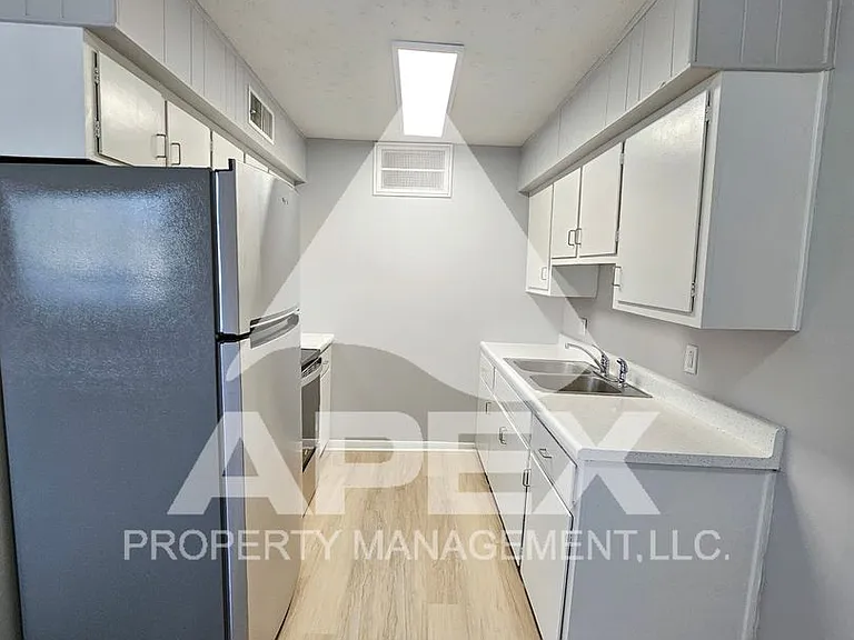 Springdale Apartments — Photo 8