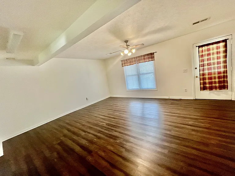 1445 S Walnut St — Photo 6
