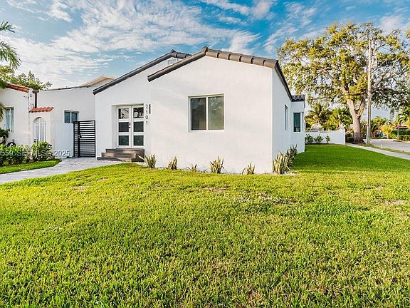 3rd image of 2101 SW 16th Ter