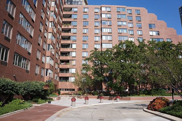 1st image of 801 S Plymouth Ct APT 814