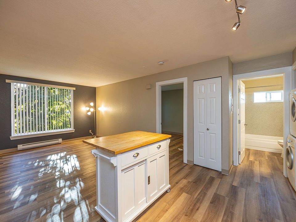 1st image of 9227 Woodlawn Ave N APT 302