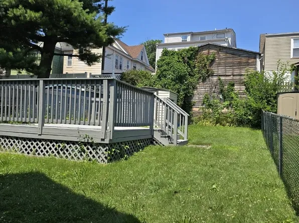 405 Elm Street image 19 of 22