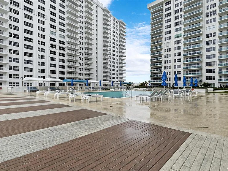 3900 Galt Ocean Dr #2114 — Photo 29