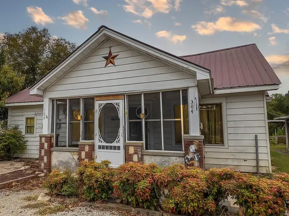 304 W Church St, Salem, AR 72576