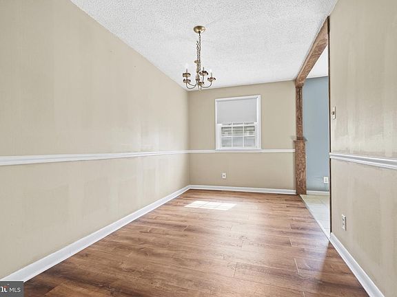 3rd image of 9954 Bridle Rd