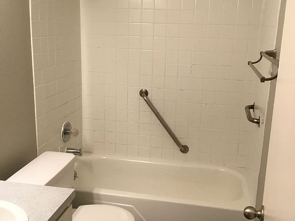 2nd image of 2400-2436 SE Taylor St #2402