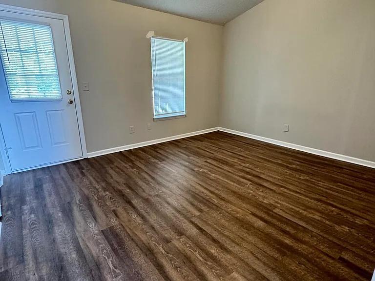 1251 Westpointe Dr #5 — Photo 5