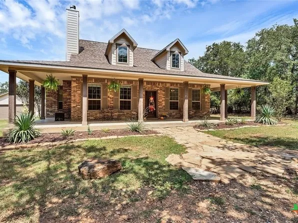 206 Vyvjala Rd, Smithville, TX 78957