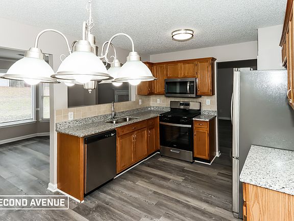 5th image of 142 Crown Forest Dr