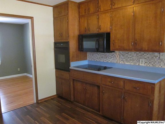 4th image of 415 Hillmont Dr NW