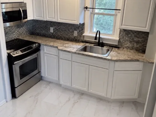 33 May St APT 1, Webster, MA 01570