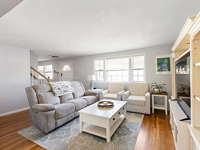 33 Westgate Rd — Photo 3