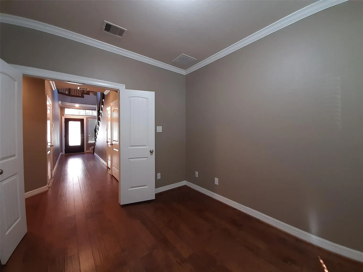 3 bed, 3.5 bath, 2682 sqft, $3,200 — Photo 4