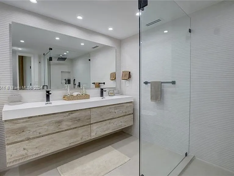 1121 Crandon Blvd #D1201 — Photo 28