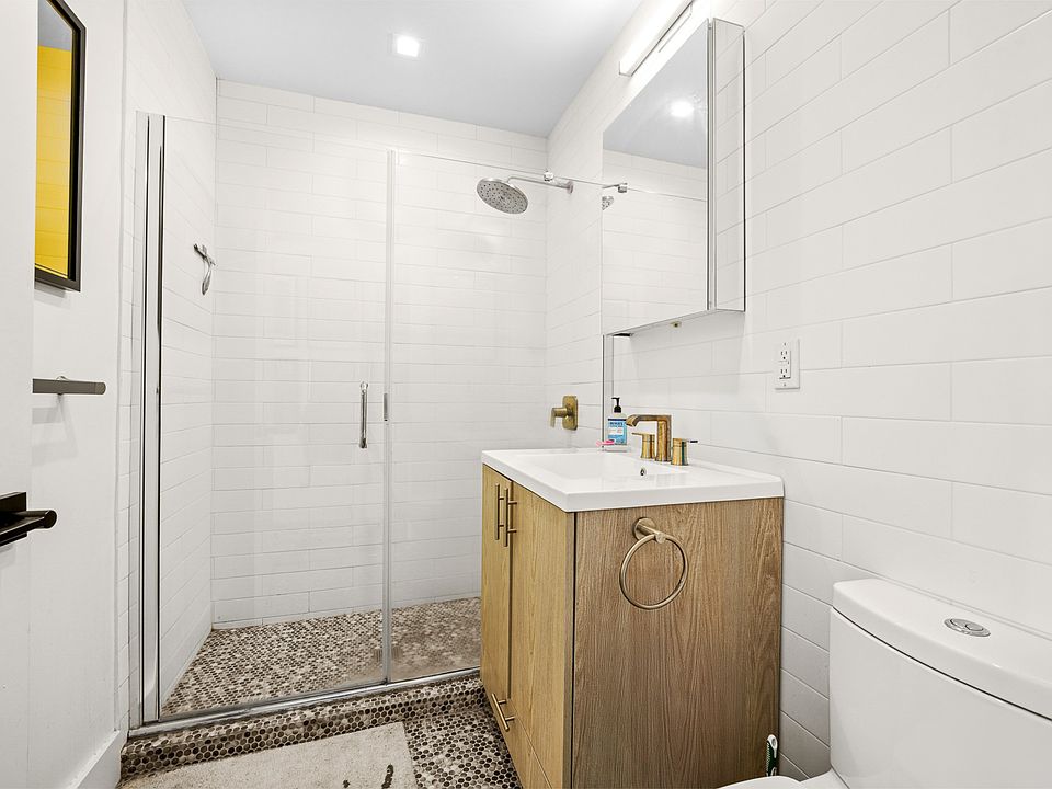 1st image of 149 W 9th St #4