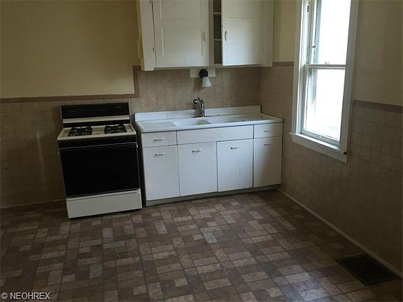 4th image of 3329 W 52nd St