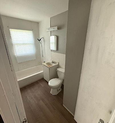 4th image of 1414 Dunaway St #A