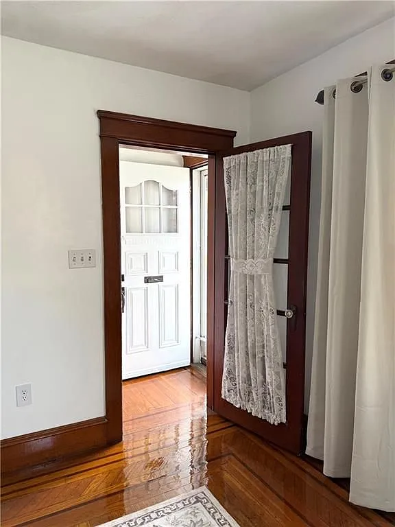 1 bed, 1.0 bath, 988 sqft, $1,800 — Photo 2