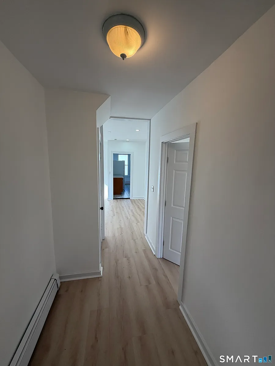 Building Photo - 142 Cowles St