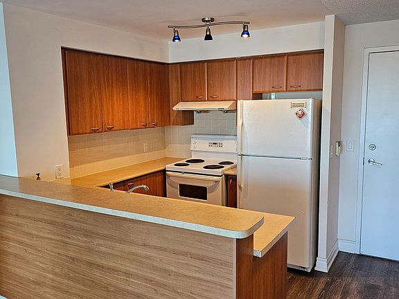 2nd image of 38 Lee Centre Dr #2107