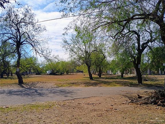 3rd image of 972 S Kika De La Garza Blvd