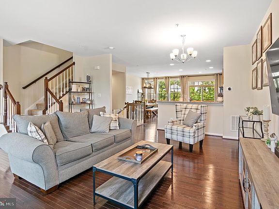4th image of 333 Hersden Ln