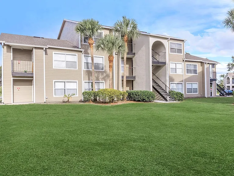 Walden Palms Apartments — Photo 6