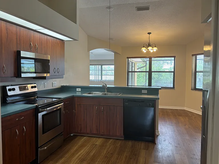 15470 Brainbridge Cir — Photo 8