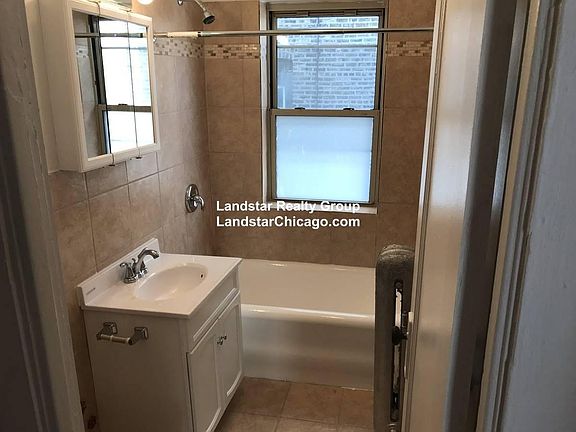 3rd image of 1446 W Winnemac Ave APT 1A