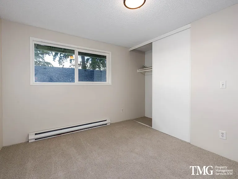 Brentwood Apartments — Photo 19