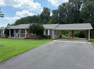 201 Sexton Rd, Mount Airy, NC 27030