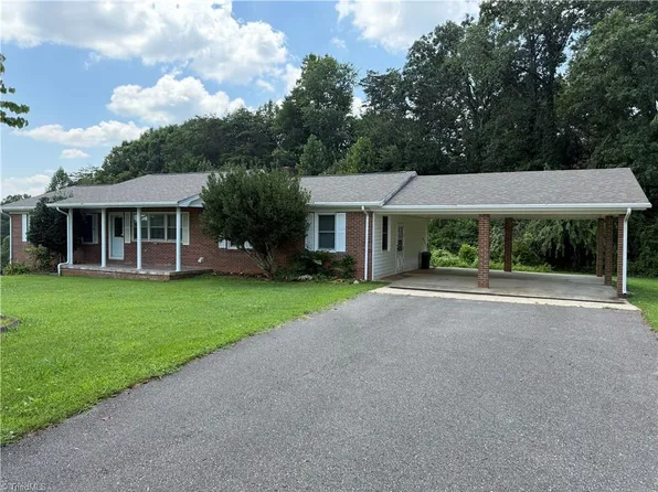 201 Sexton Rd, Mount Airy, NC 27030