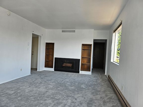 3rd image of 3907 Wallingford Ave N APT 2