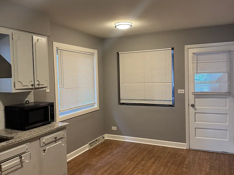 5038 W Wellington Ave — Photo 1