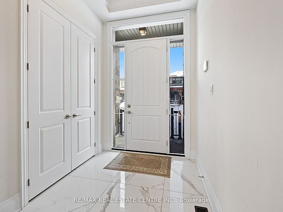 3rd image of 160 Wainfleet Cres