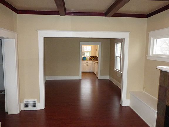 5th image of 903 E Lacrosse Ave