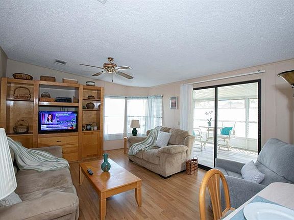 2nd image of 328 Kiwi Dr