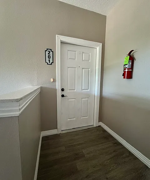 305 N 13th St #101 — Photo 3