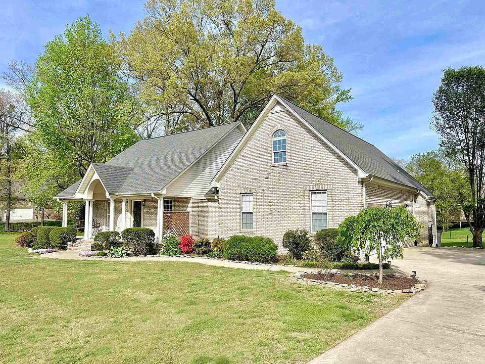1st image of 332 Plantation Dr