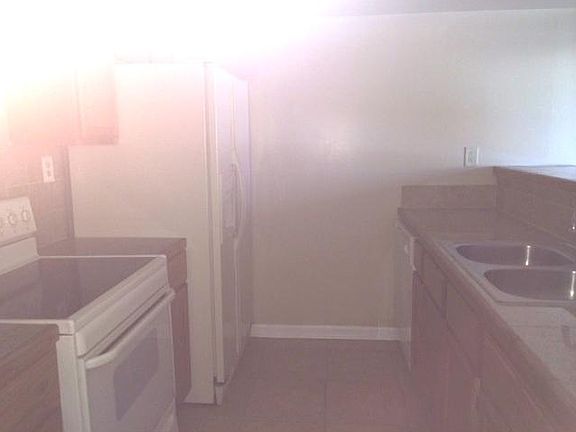 5th image of 1600 Mill Oak Dr