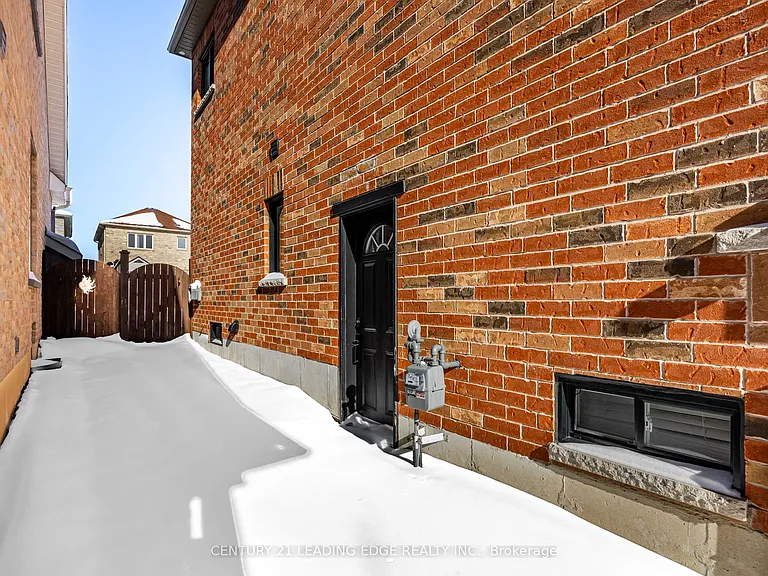 98 Erskine Dr #LOWER — Photo 25