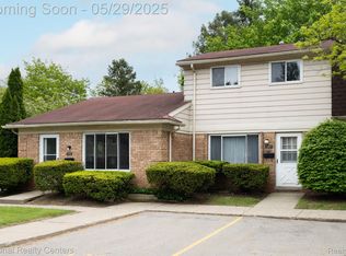 1357 Laurel Valley Dr, Waterford, MI