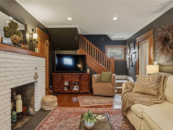 5th image of 109 Hendy Ave