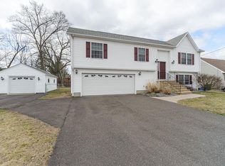30 Cherryvale St, Chicopee, MA 01020