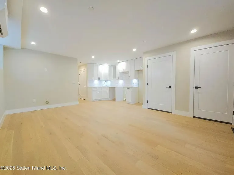 334 Van Duzer St #1 — Photo 3