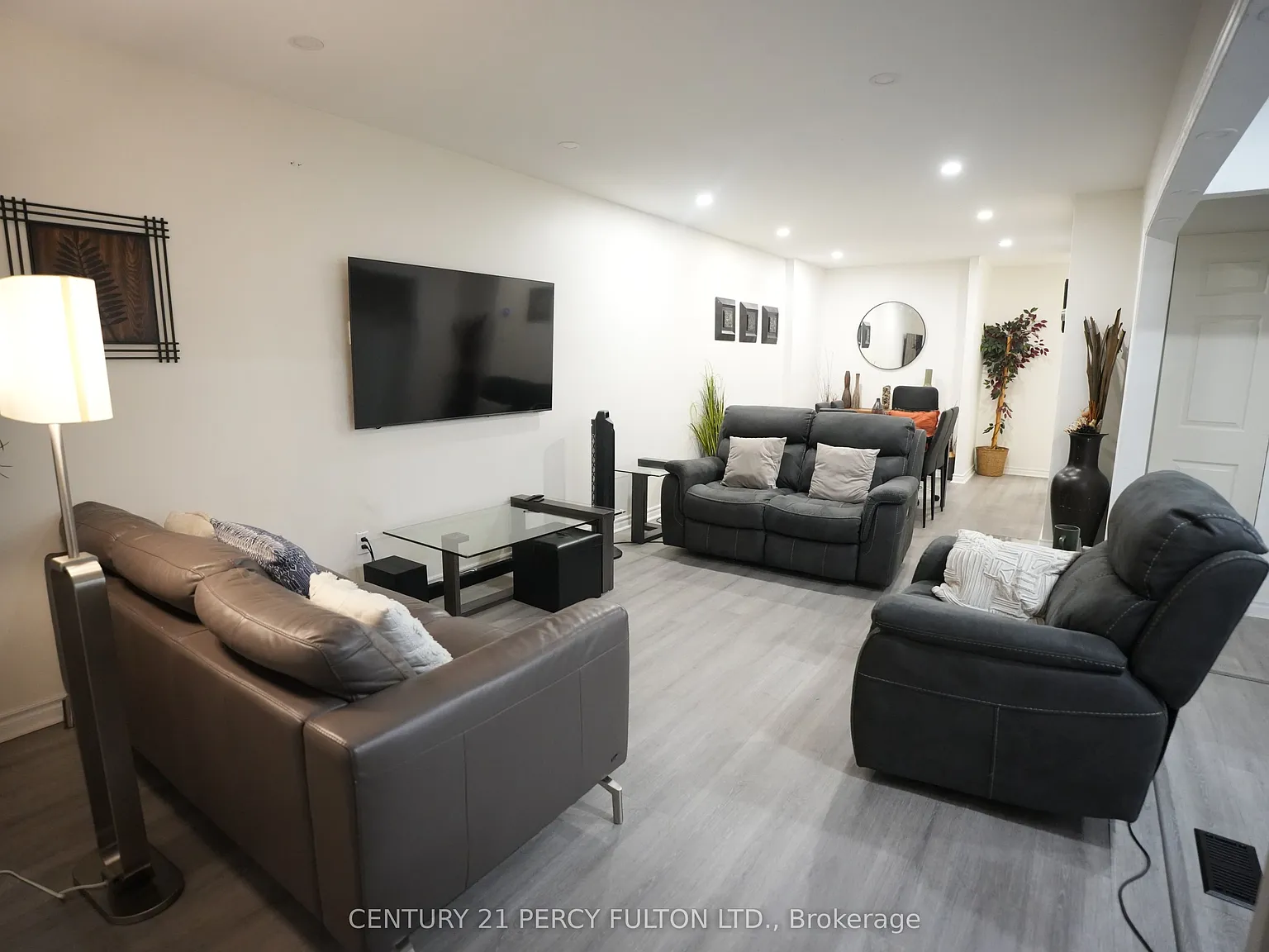 3 bed, $2,900 — Photo 2