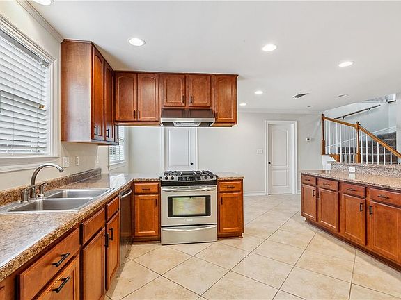 4th image of 321 W Harrison Ave