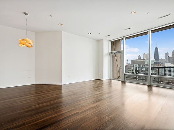 5th image of 500 W Superior St #1812