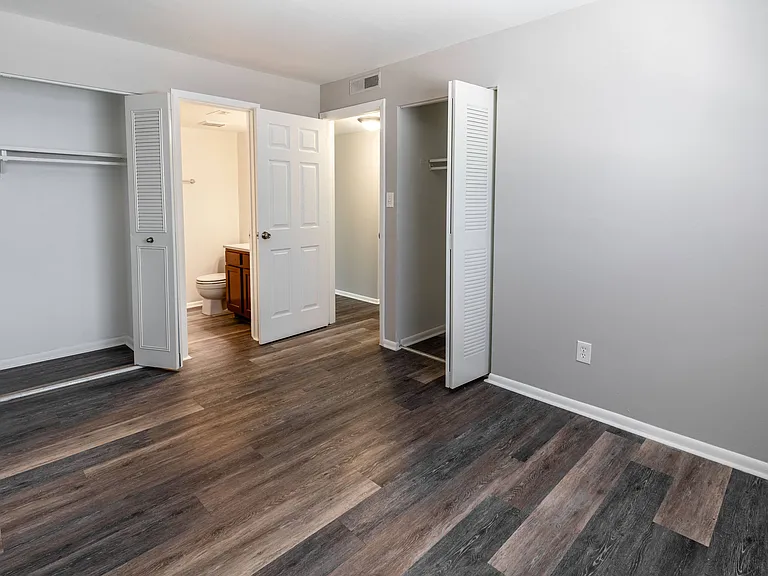 Pickwick Farms Apartments — Photo 14