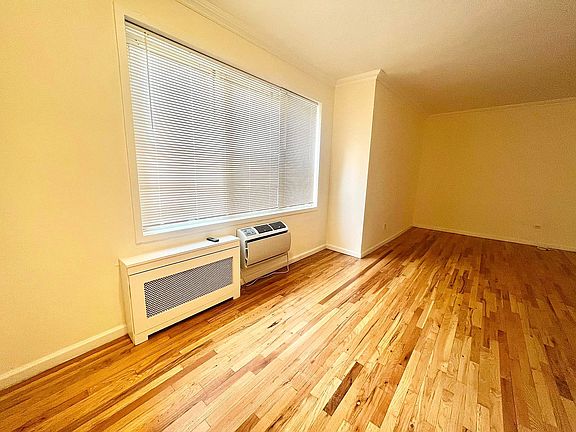 3rd image of 170 E 83rd St APT 4R